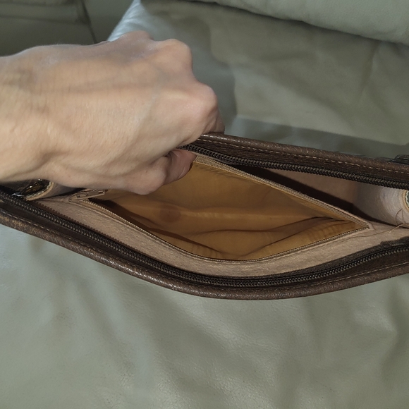 Vintage Gucci clutch - Picture 11 of 16